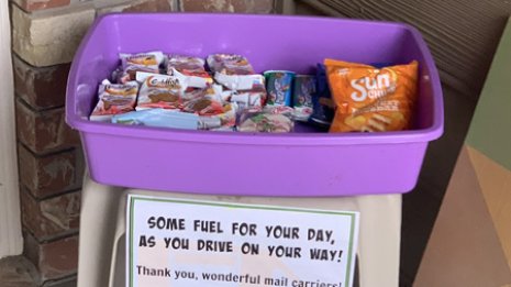 宅配サービスに感謝のお菓子！感動した配達員の返礼が話題