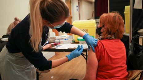 “ワクチン・ミックス”は救世主になるか？英で臨床試験開始