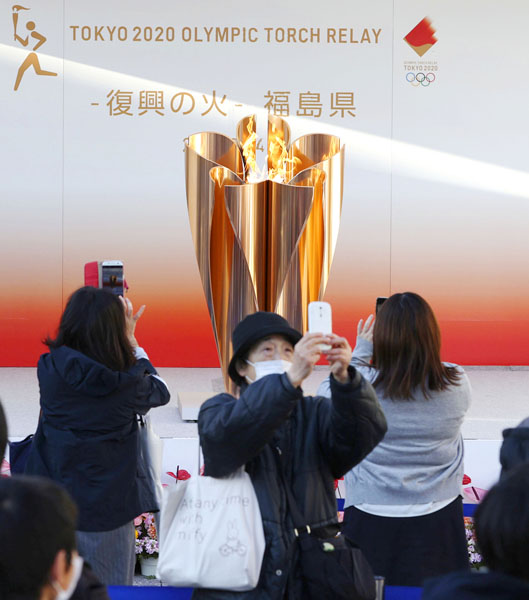 コロナ禍前は「復興の火」として展示されていた東京五輪の聖火（Ｃ）共同通信社
