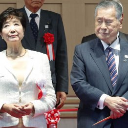 森会長を辞任に追い込んだ“スナイパー”小池知事はズルい女