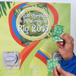 東京五輪“濃厚接触NG”なのにコンドーム配布？組織委の回答