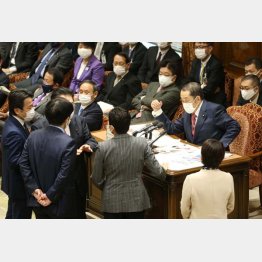 国会審議はたびたび中断（Ｃ）日刊ゲンダイ