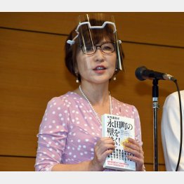 「女性議員飛躍の会」議連であいさつする稲田朋美共同代表（Ｃ）日刊ゲンダイ