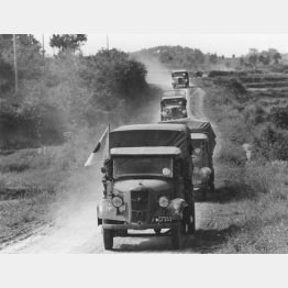 日中戦争での日本陸軍のトラック（1938年＝〈C〉Robert Hunt Library／Mary Evans／共同通信イメージズ）