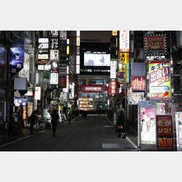 緊急事態宣言延長ですっかり人のいない夜の繁華街・新宿歌舞伎町（Ｃ）日刊ゲンダイ