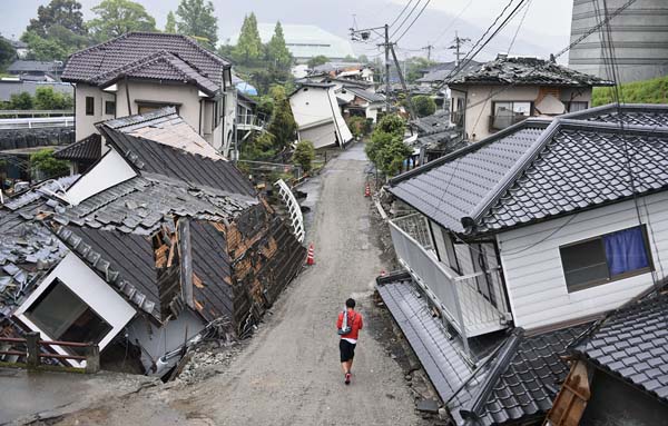 自然災害の復旧が財政を逼迫（2016年熊本地震）／（Ｃ）共同通信社