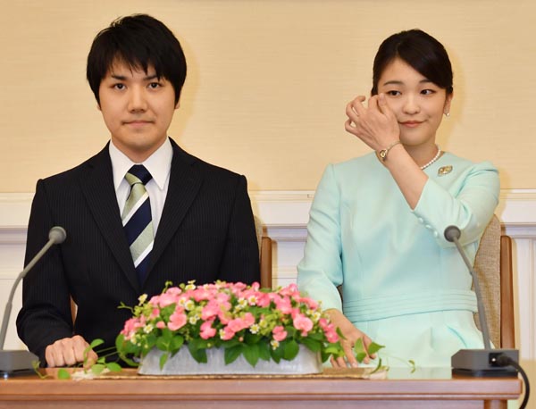 2017年9月の婚約内定会見での眞子さまと小室圭さん（Ｃ）代表撮影・JMPA