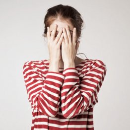 拘束プレー用の足枷を放置 ある日彼の母親が家に来て…