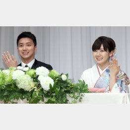 福原愛と夫の江宏傑（2016年9月の結婚報告会見）／（Ｃ）日刊ゲンダイ