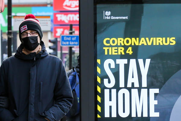 英変異株は従来型より感染率は40～70％高く、致死率は30～100％高い（Ｃ）ロイター