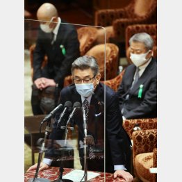 衆院予算委で答弁する武田良太総務相（Ｃ）日刊ゲンダイ