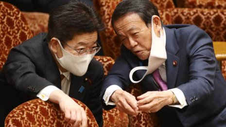 麻生財務相 長引くコロナ禍に「マスクいつまで」の無責任