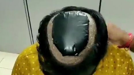 カツラ外すと24金ペーストが…カネのためなら何でもします