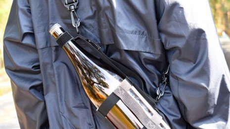 「一升瓶ホルダー」がSNSで話題 コロナ禍のアウトドアに最適