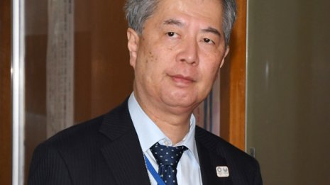 何度も接待ゴチ受けた“文科省の天皇”藤原次官の平伏出世道
