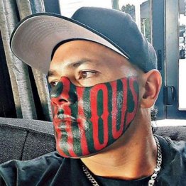 元ギャングに顔面の入れ墨…「消さずに生きていく」の真意