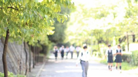 男性教師による女子生徒の下着チェックは犯罪の可能性が