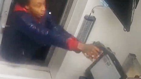 コロナでイライラ?米ドライブスルーで銃を抜く客が相次ぐ