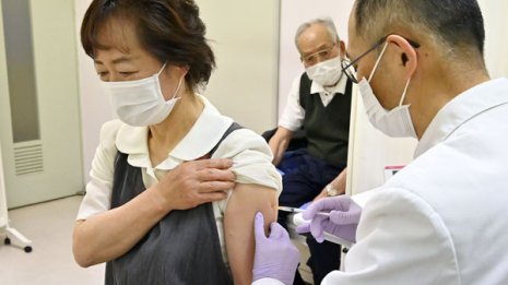 ワクチン会場クラスターの恐怖…接種時リスクに医師会悲鳴