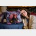 ロボット・ドラゴン「ダスク」と対面したベル・クレスさん（メイク・ア・ウィッシュ・コロラドのフェイスブックから）