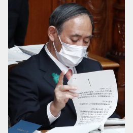 原稿を読むばかりの菅首相（Ｃ）日刊ゲンダイ