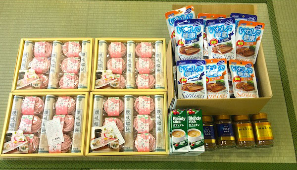 東京・中野区にある子ども食堂「上高田みんなの食堂」に寄付された品々（提供写真）