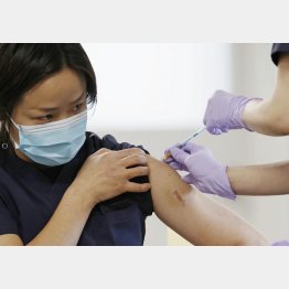 日本は1回接種でも未だ国民のわずか2％…（Ｃ）共同通信社