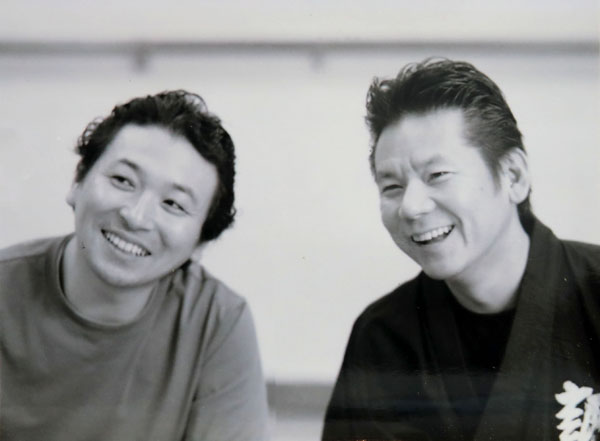 今井雅之さん（右）と飯田さん（提供写真）