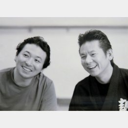 今井雅之さん（右）と飯田さん（提供写真）