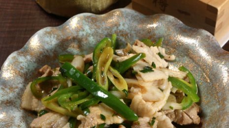 【豚と野菜のオイスターソースまぜ】豚も茹でると早い