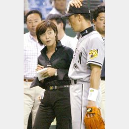 東京ドームで金本選手を取材中（2003年）／（Ｃ）日刊ゲンダイ