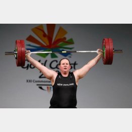 重量上げ女子87キロ超級に出場ニュージーランドのローレル・ハバード選手（Ｃ）ロイター
