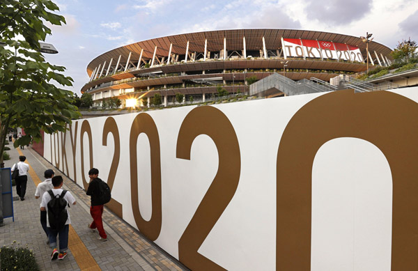 東京五輪開会式、極秘で準備…（「TOKYO2020」の装飾が施された国立競技場）／（Ｃ）共同通信社
