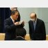杉田官房副長官（右）とはギクシャク（Ｃ）JMPA