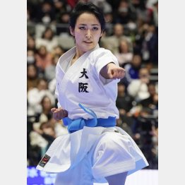 東京五輪では女子形のメダル候補だが…（清水希容の演武）／（Ｃ）共同通信社