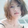 元「乃木坂46」若月佑美 最新写真集の表紙は“艶肌デコルテ”で魅了！