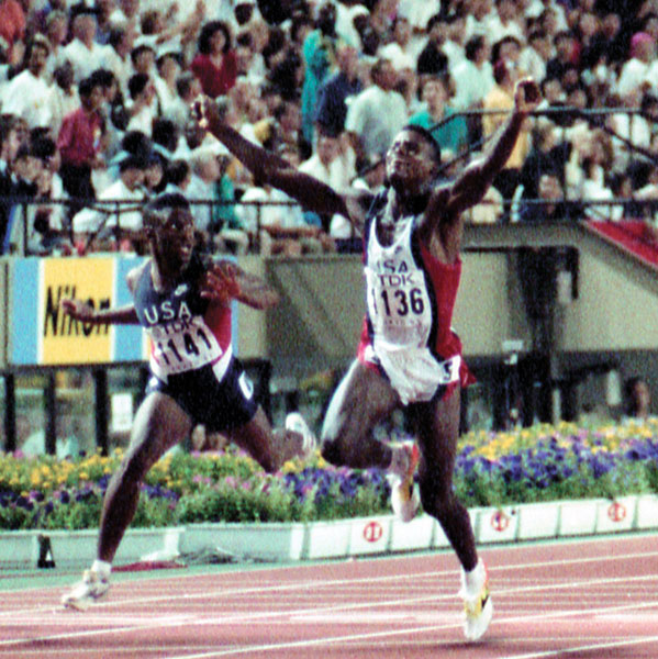 国立競技場でも（1991年世界陸上選手権男子100メートル決勝、カール・ルイス〈米、央〉が9秒86の世界新記録で優勝）／（Ｃ）共同通信社