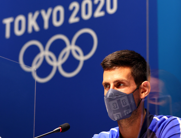 東京五輪で記者会見するテニス男子シングルスのジョコビッチ選手（Ｃ）ロイター