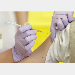 ワクチン接種は重症化予防に効果はあるが…（Ｃ）共同通信社