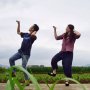農村でシャッフルダンス！中国で大人気“夫婦動画”誕生の背景には…