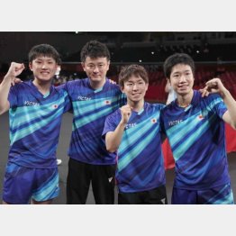 卓球男子団体戦で韓国を倒し3位の日本チーム（Ｃ）真野慎也／JMPA
