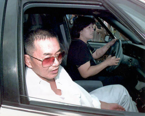 林健治氏（左）と林真須美死刑囚（1998年当時）／（Ｃ）日刊ゲンダイ