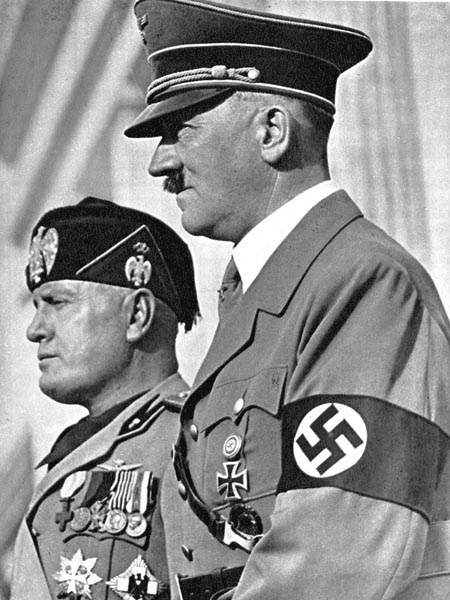 ヒトラーとムソリーニ（Ｃ）World History Archive／ニューズコム／共同通信イメージズ