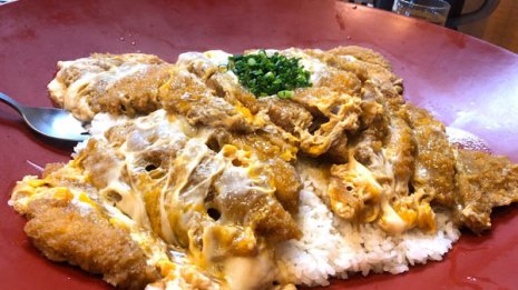 「デカ盛りかつ丼」完食失敗しドロン…28歳食い逃げ男の動機と手口