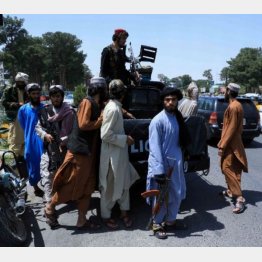 アフガニスタンを制圧 ヘラートをパトロールするタリバン軍隊（Ｃ）ロイター