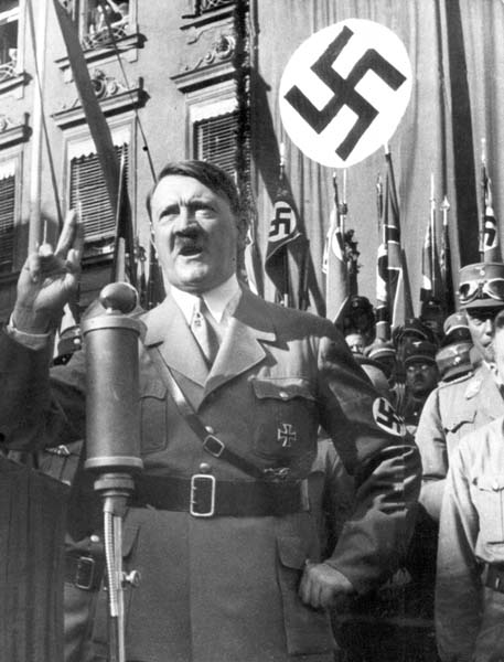 ヒトラーの後ろ姿や右側から撮影することは禁じられていた（Ｃ）DPA／共同通信イメージズ