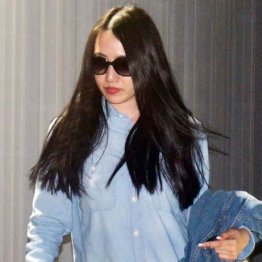 <37>「結婚おめでとう」に無言だった早貴被告、テレビのカメラマンに舌打ち