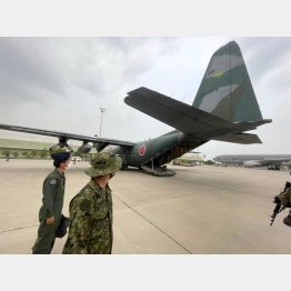 日本人女性1人を救出した航空自衛隊の輸送機（Ｃ）共同通信社
