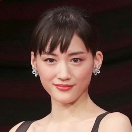 綾瀬はるかコロナ感染で「即入院」…国民的人気女優の評判まで貶めた菅政権の大罪