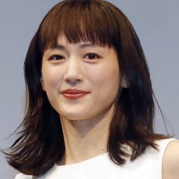 綾瀬はるかコロナ感染、即入院でネットいまだ“大荒れ”…医療崩壊下ゆえ「上級国民」批判も根強く